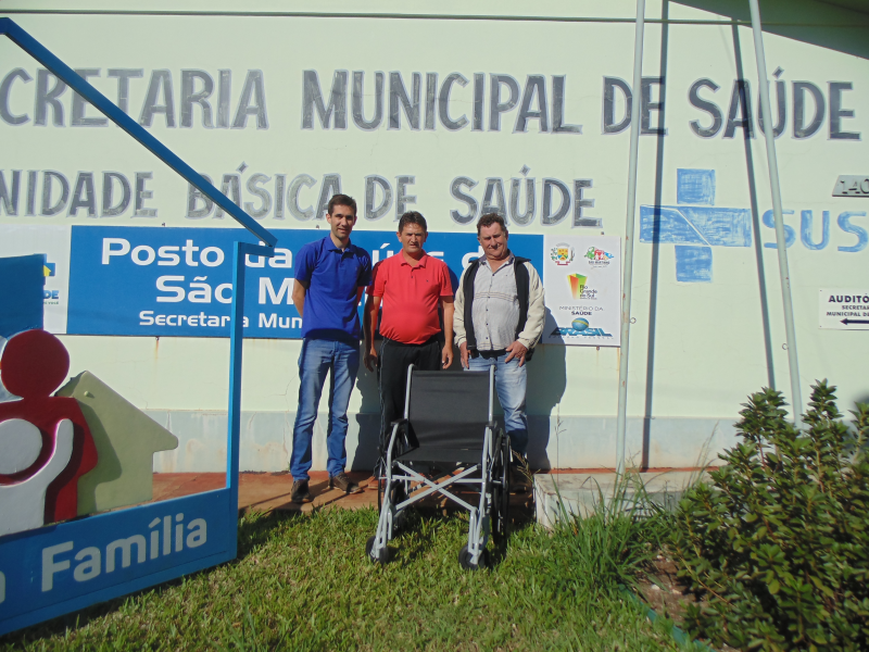 SECRETARIA DE SAÚDE RECEBE CADEIRA DE RODAS